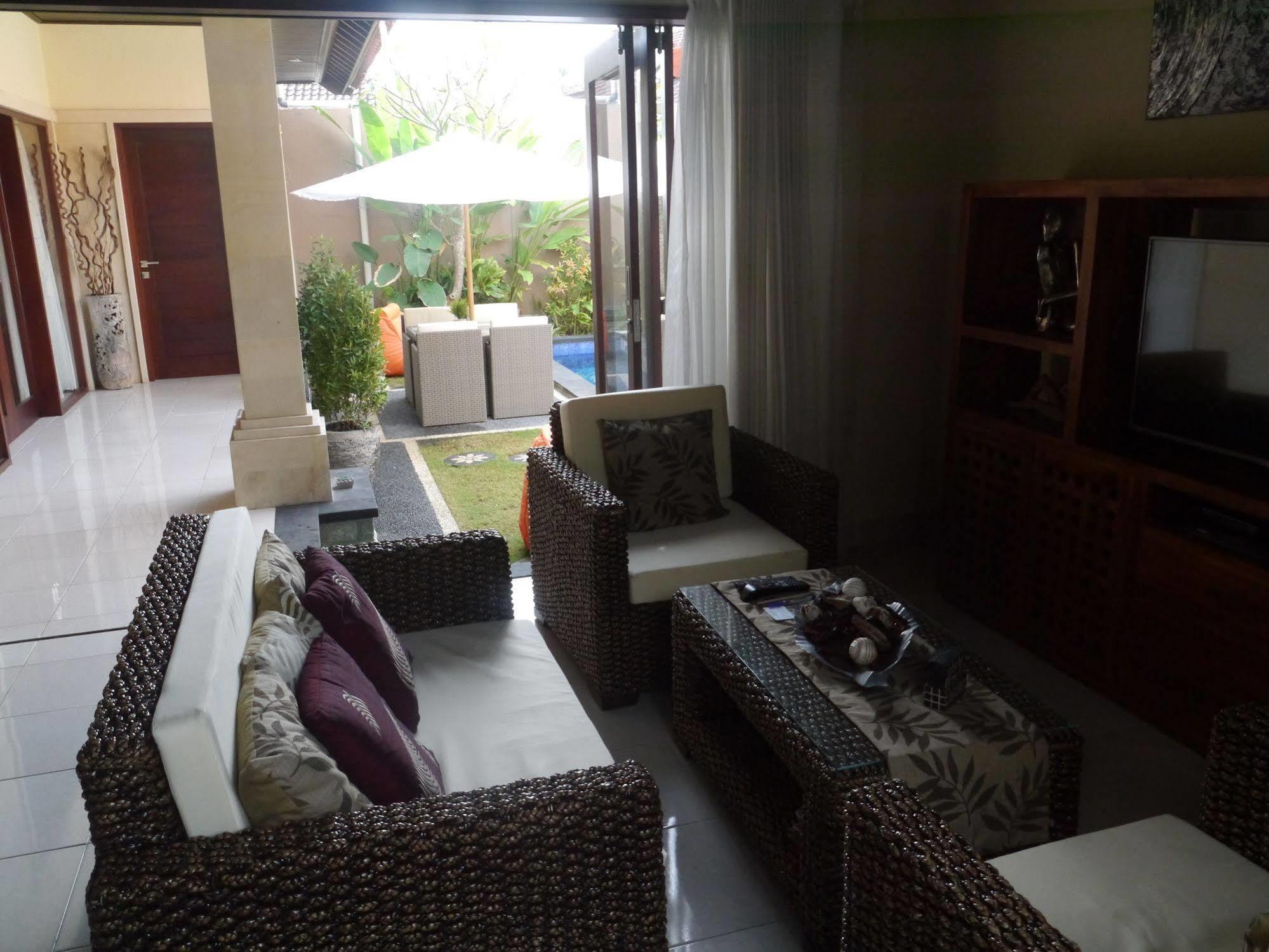 Exquisito Villa Denpasar Esterno foto